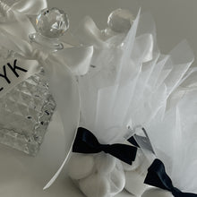 Load image into Gallery viewer, Organza Sugar Almonds Bomboniere